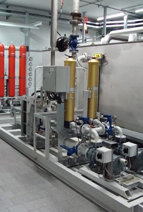 Complete hydraulic system with accumulator station
